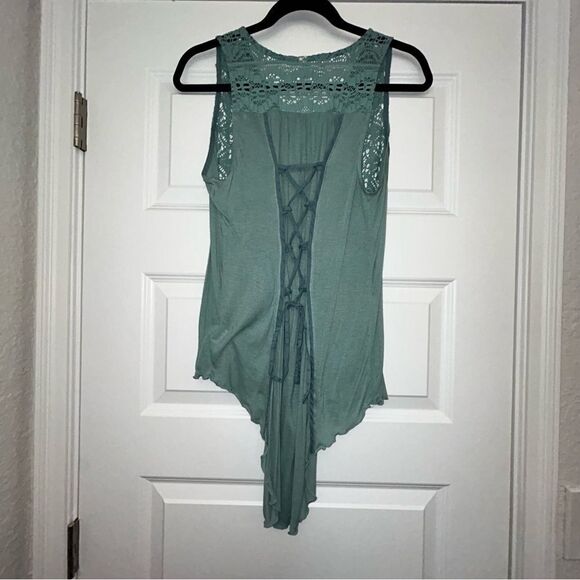 Tiny Button Front Criss Cross Tie Back Sleeveless Top - Picture 12 of 12